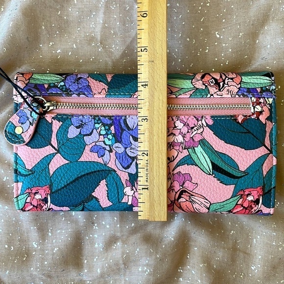 Brand New Steve Madden Pink Floral Print Box Logo Bar Silver Tone Trifold Wallet - Picture 4 of 14
